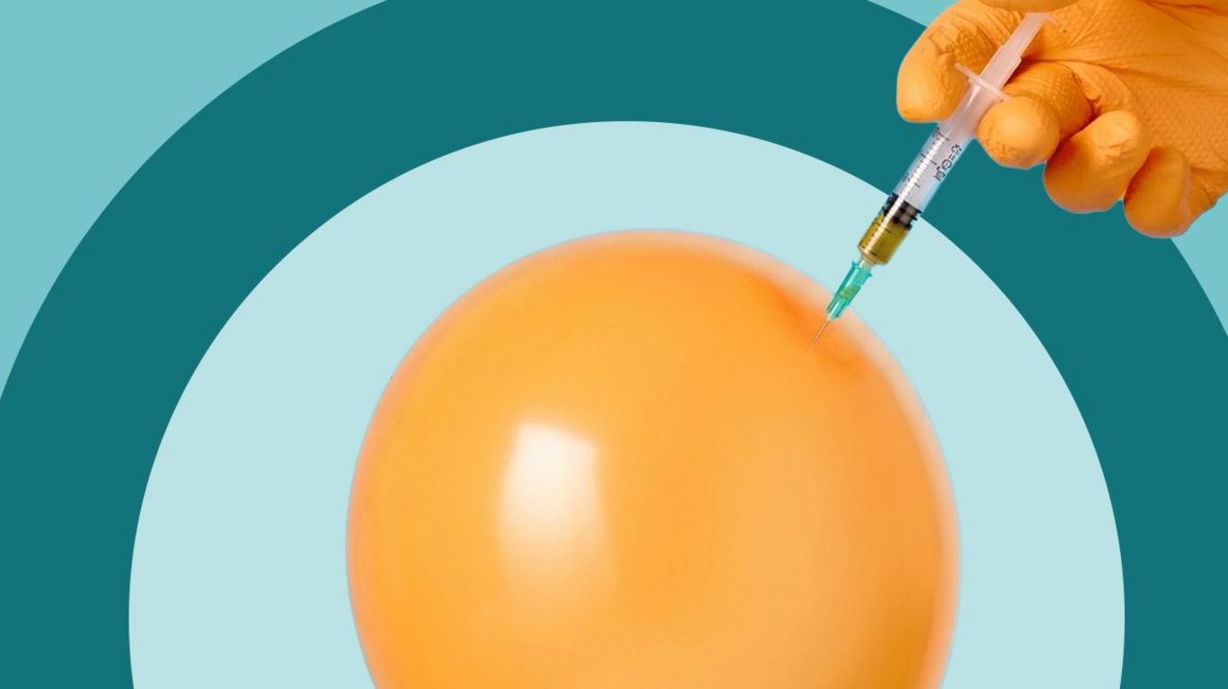 Inyección en un globo representando el ballmaxxing
