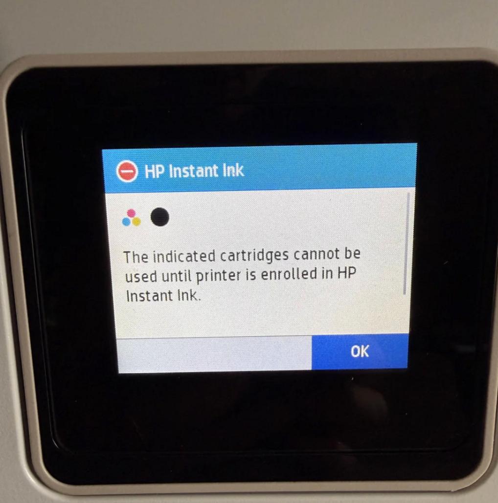 Pantalla de impresora exigiendo suscripción a HP Instant Ink