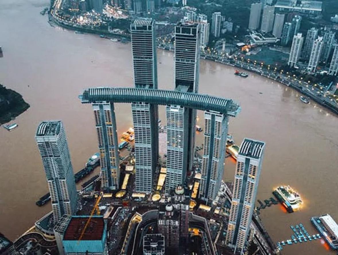 Rascacielos horizontal The Crystal en China